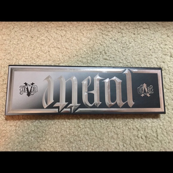 Kat Von D MetalMatt Eyeshadow Palette - Picture 2 of 3